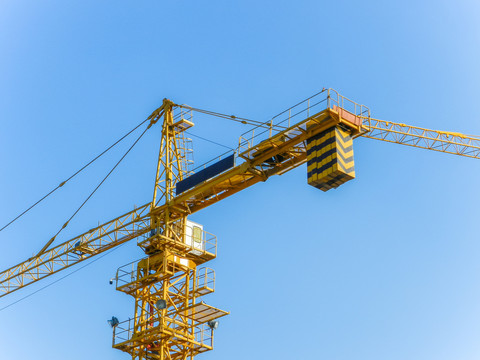 建筑工地起吊機(jī)